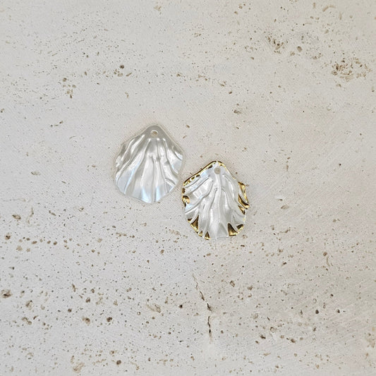 Gold Tipped Pearlescent Shell