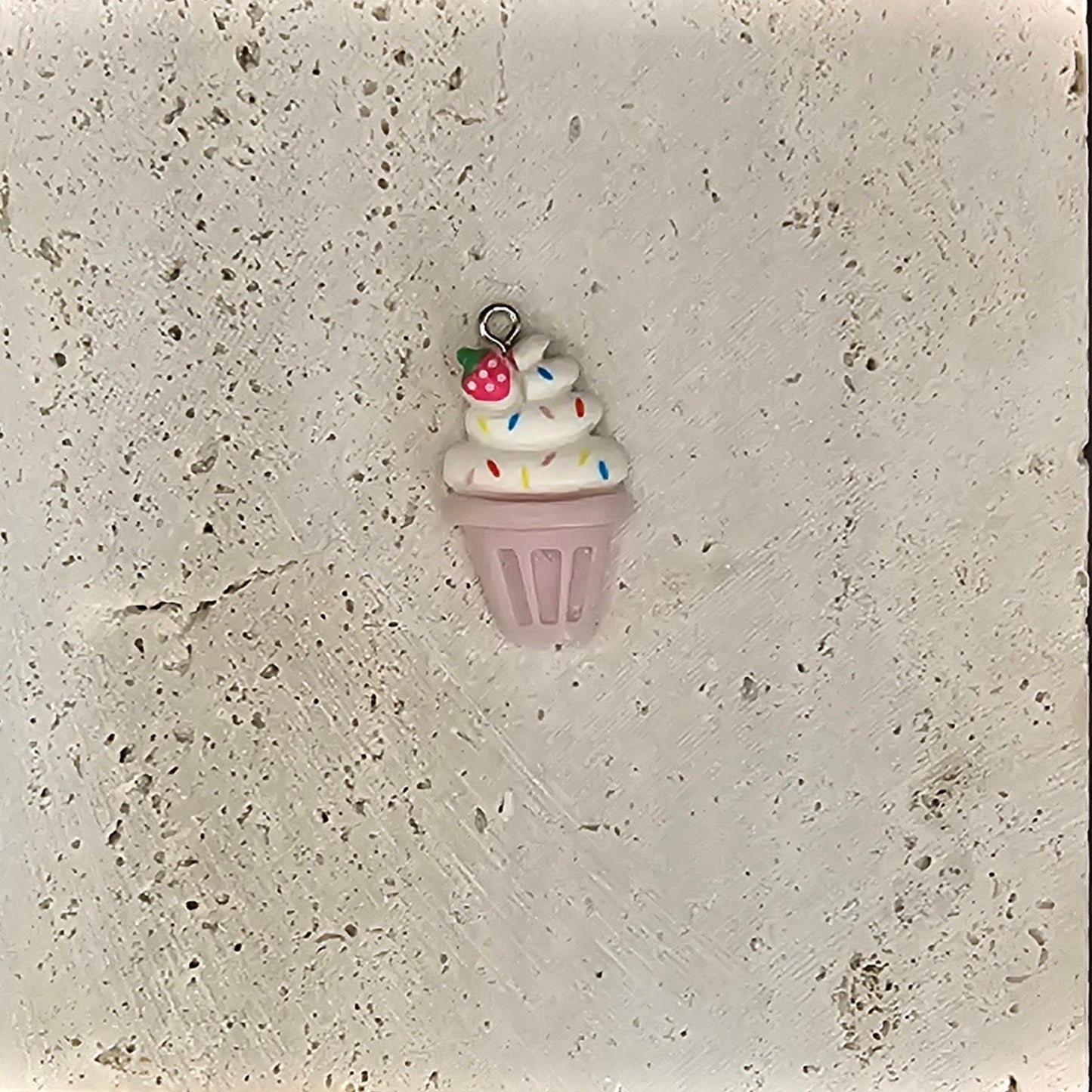 Strawberry Sprinkle Sundae (3D)