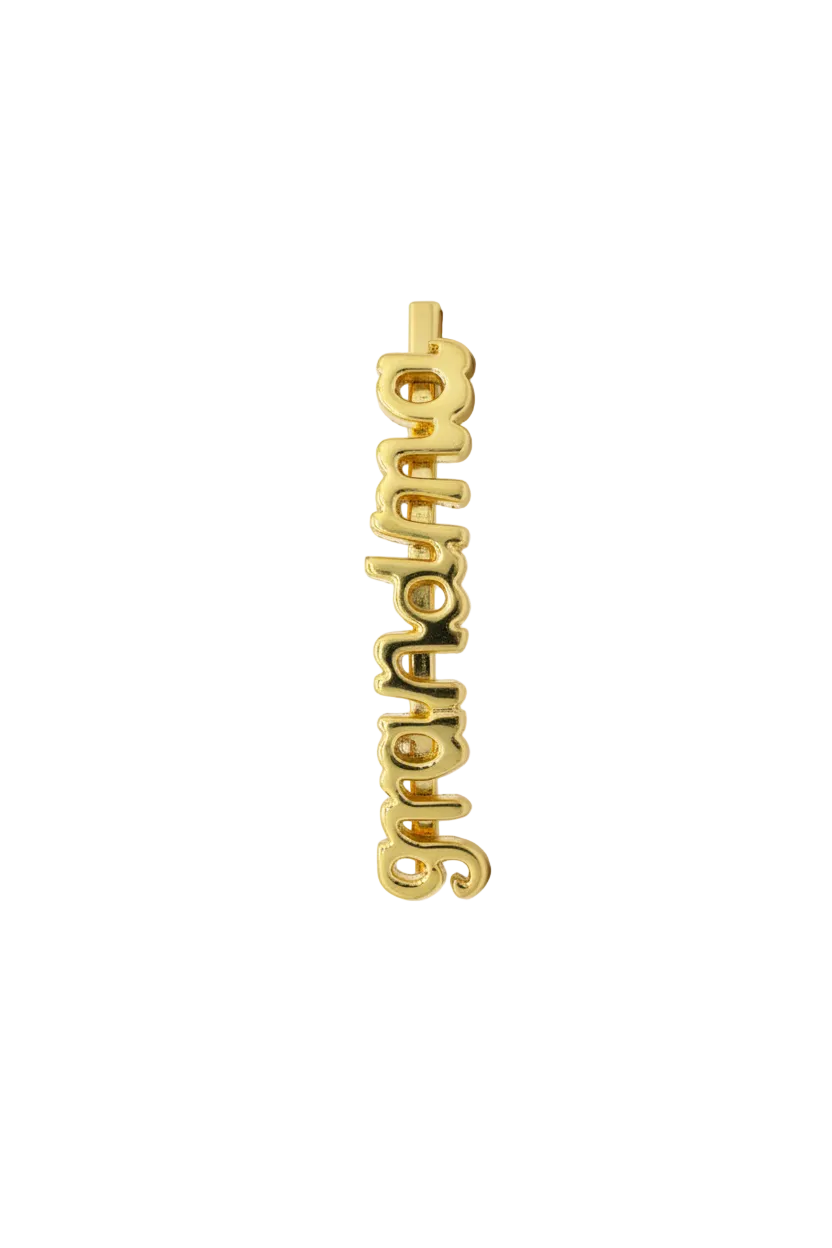 Gold script "aupair" word with smooth cursive lettering