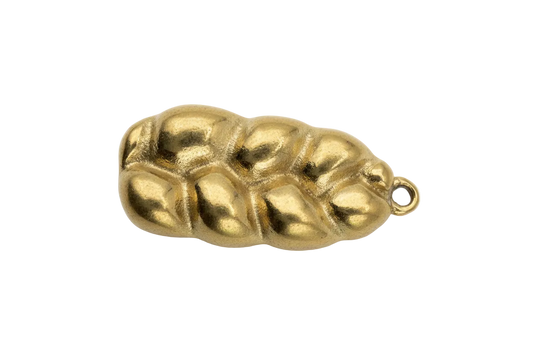 Gold-finish cluster charm with recessed green alien faces and black eyes