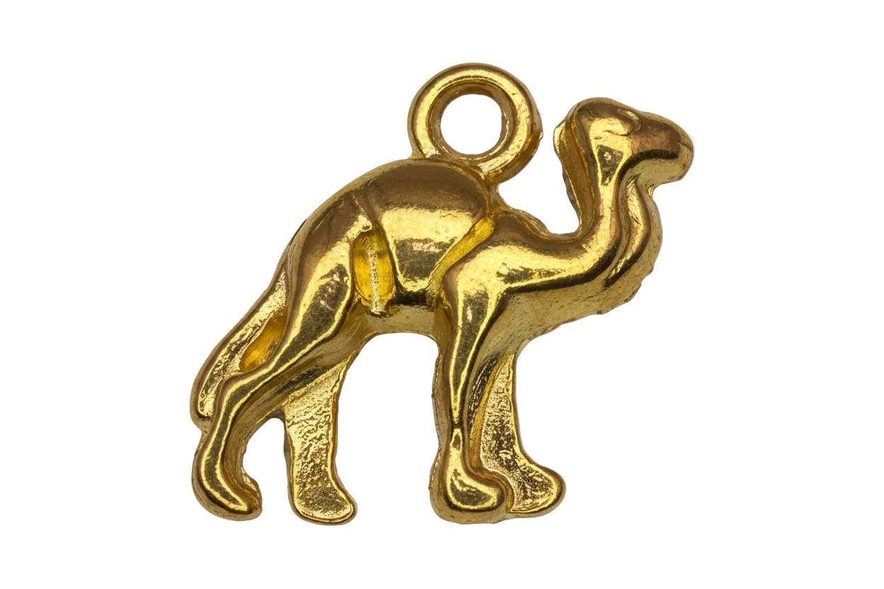 High-polish gold gecko silhouette charm with sculptural curves