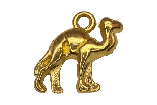 High-polish gold gecko silhouette charm with sculptural curves
