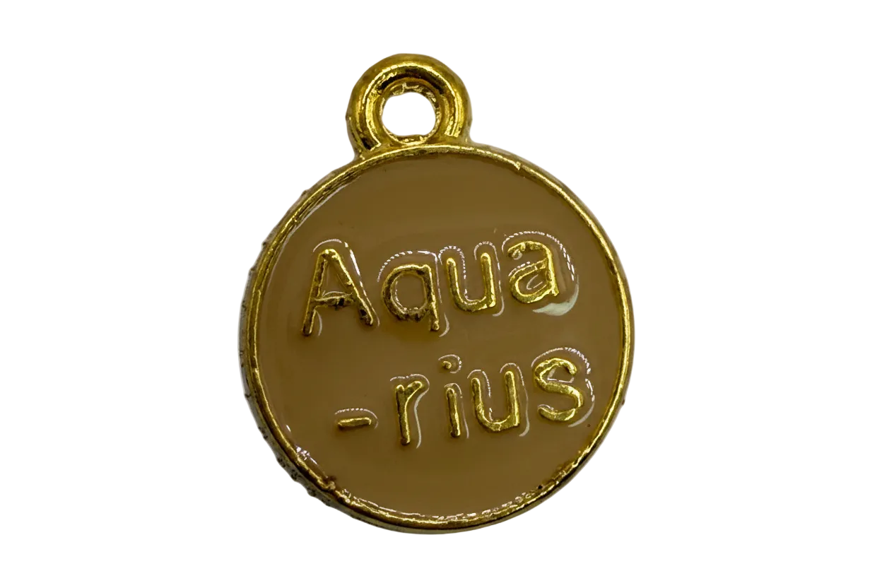 Tan round token with raised “sin paura” lettering and gold rim